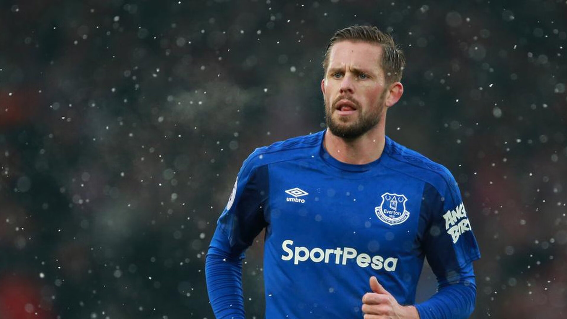 选手换气节奏平稳,后程不崩盘,换气技巧